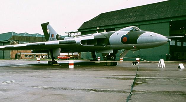 NewarkAirMus's tweet photo. Two of my poorly scanned Vulcan slides for #twitterVforce – XL332 &amp; XL427 I believe both were taken @WaddAirShow http://t.co/mrOPoLwwn0