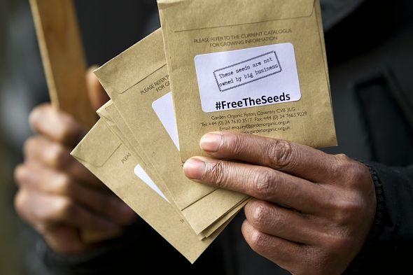 ileia_int's tweet image. Corporations vs. communities: a tale of two meetings bit.ly/1EIP2Aa by @newint #FreeTheSeeds