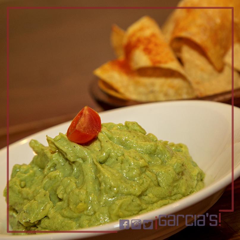 #Nachos &amp; #Guacamole!! Just #Yummy!! <a href="/garcias_leb/">Garcia's</a>  <a href="/LIVELOVEBEIRUT/">Live Love Beirut</a> @B_Restaurants #Hamra