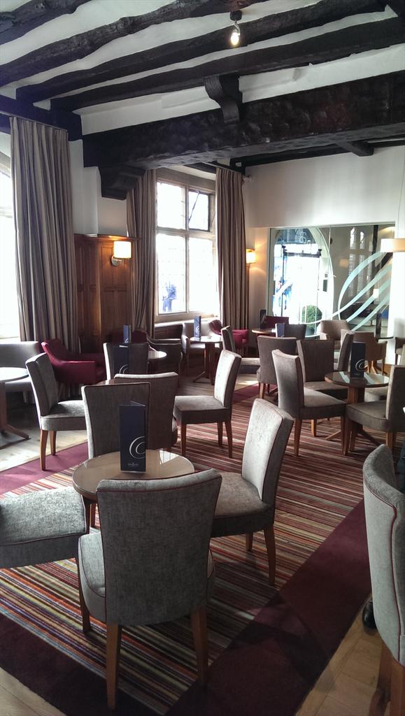 abodecanterbury's tweet photo. Our new champagne bar is now open #Canterbury http://t.co/SAg3YiNN7m