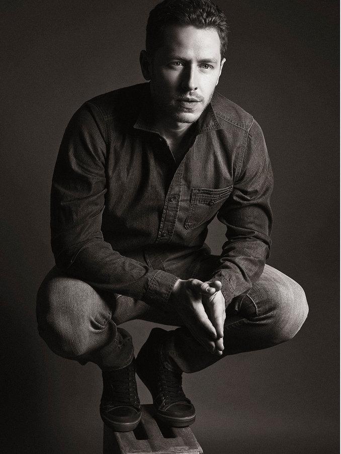 OUATspain's tweet photo. Sesion de fotos con @joshdallas (#BenjoArwas) http://t.co/A24tFzDWOi