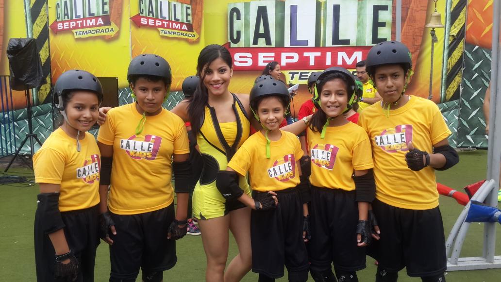 ¿Apoyas al equipo amarillo con <a href="/AytanaC7tc/">Aytana Piedrahita</a>? Dale RT a este tuit! #LosViernesConDCEC