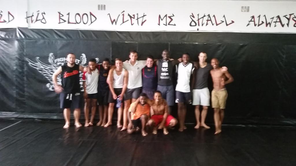 Thanks <a href="/BoydAllenEFC/">Boyd Allen</a> <a href="/Flash6Brett/">Brett Vorster</a>  @TheAnswerMMA for a great training session for my 1st team