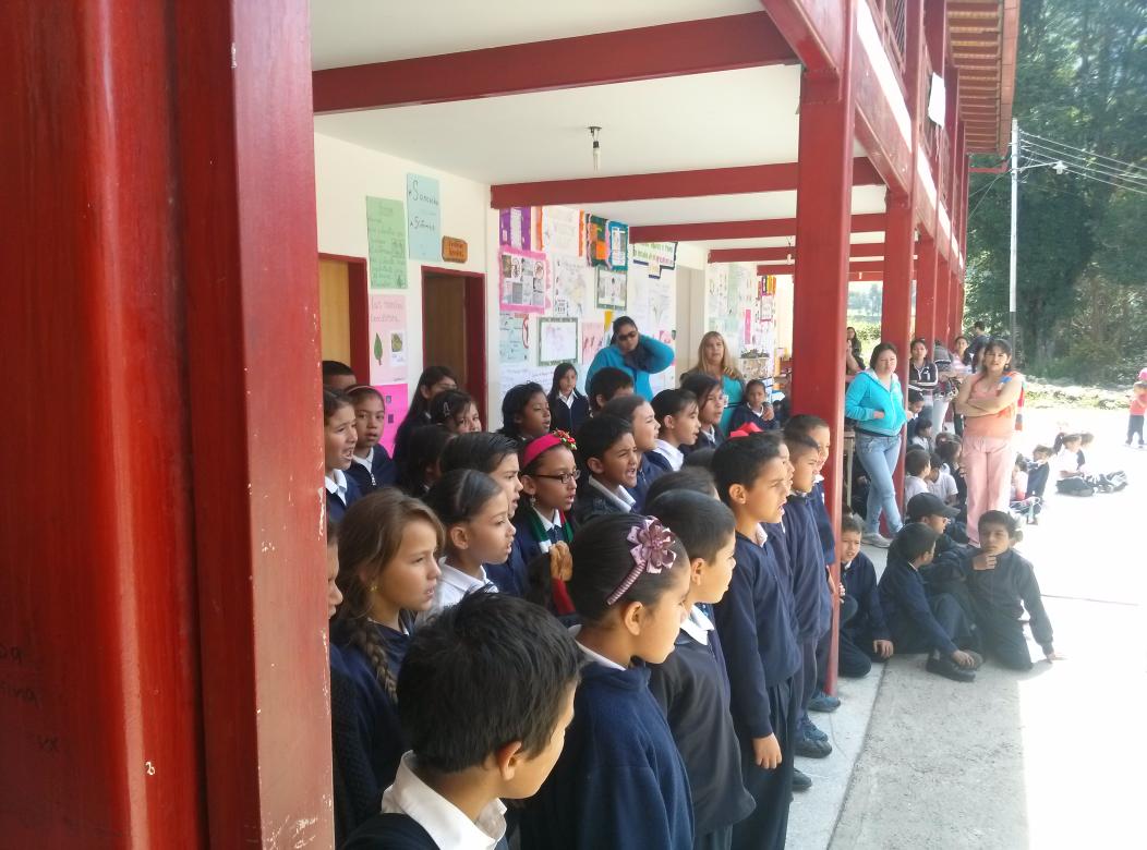 JoseJoubertt's tweet photo. Concierto del coro Uee vitalia con motivo de la presentacion del proyecto 2do lapso http://t.co/AI5856Atx7