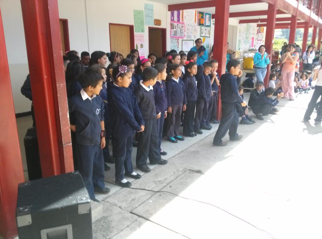 JoseJoubertt's tweet photo. Concierto del coro Uee vitalia con motivo de la presentacion del proyecto 2do lapso http://t.co/AI5856Atx7