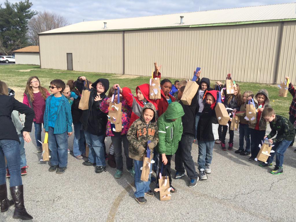 mrstimac's tweet photo. It was a great Easter Egg Hunt at Eastwood! Thanks to the Parents for volunteering and PBIS for organizing. #EASD13 http://t.co/4fKRQNbswA