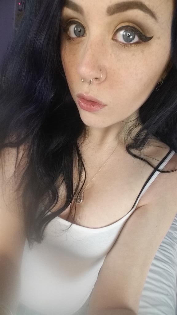 pinkypirat's tweet photo. so sinse its #feafriday i guess i should say that @Arabella_Fae is freaking cute and here eyes are awsome http://t.co/Pb3yOqqWMe
