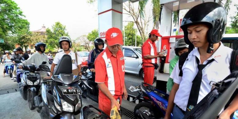 Harga Premium Naik Jadi Rp 7.300 mulai Pukul 00.00 Malam Ini - kom.ps/AFrUV5