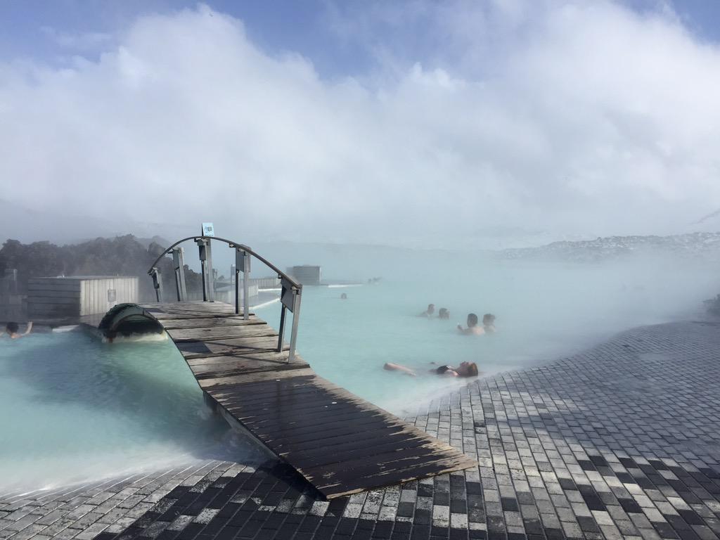 ErikaAlander's tweet photo. Välillä pitää rentoutua, jotta jaksaa painaa töitä. #blue lagoon # Iceland http://t.co/YKCAoSTfj7