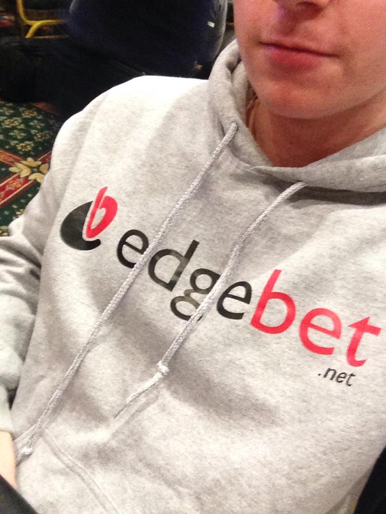 JonasGjel's tweet photo. Spiller dag 2 av Poker NM. Spiller på ca 55k noe som er litt under snittet. #pokernm #2poker #edgebet.net http://t.co/DgYJzn2VXf