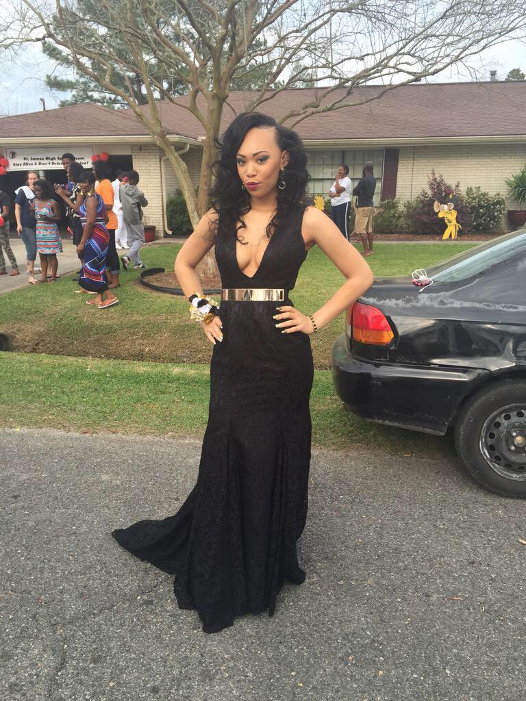 PromPics's tweet photo. Black dresses are everything  #prom2k16 https://t.co/eoLnRzYaHO