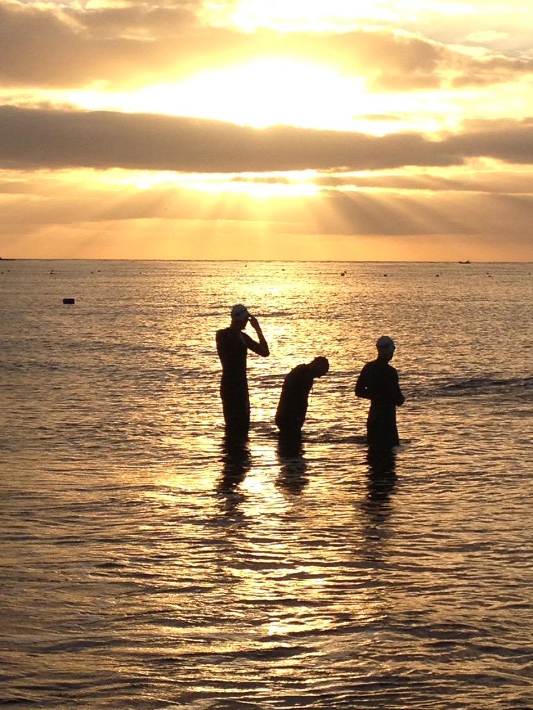 Core training in the sun before home made paella  @LongDistanceTri <a href="/HeleenbdVaate/">Heleen bij de Vaate</a> <a href="/tayara777/">Omar Tayara</a> @Taymoryworld <a href="/WTCcom/">whichtrainingcamp</a>