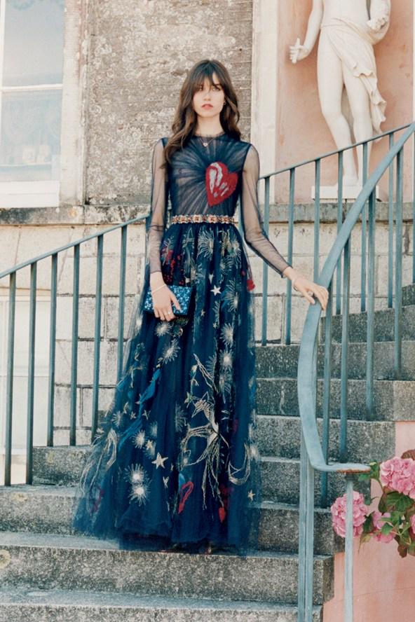 BritishVogue's tweet photo. As #Cinderella hits cinemas, @MissVogueUK rounds up the most gorgeous gowns in Vogue:  http://t.co/wUI2yaiUpo http://t.co/tUA7tMvTD8