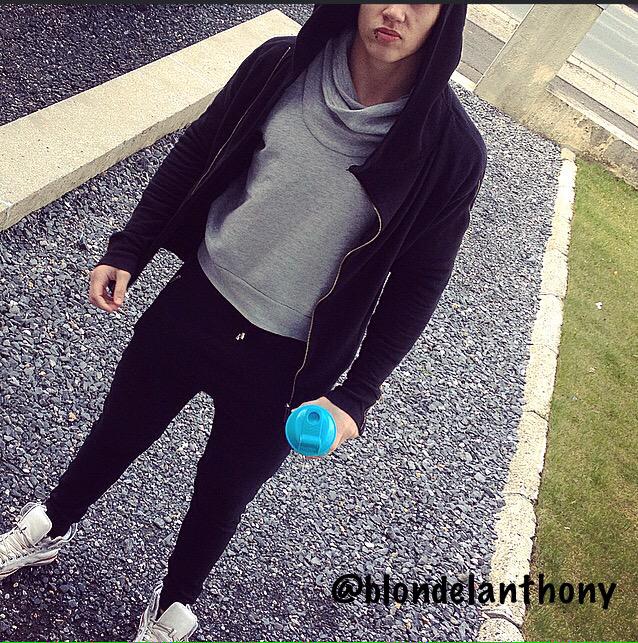 blondelanthony's tweet photo. C'est parti pour un entrainement de titan ! #boombaby #DemainNousAppartient #EverythingIsPossible #godremember #here http://t.co/BROxnmkZdd