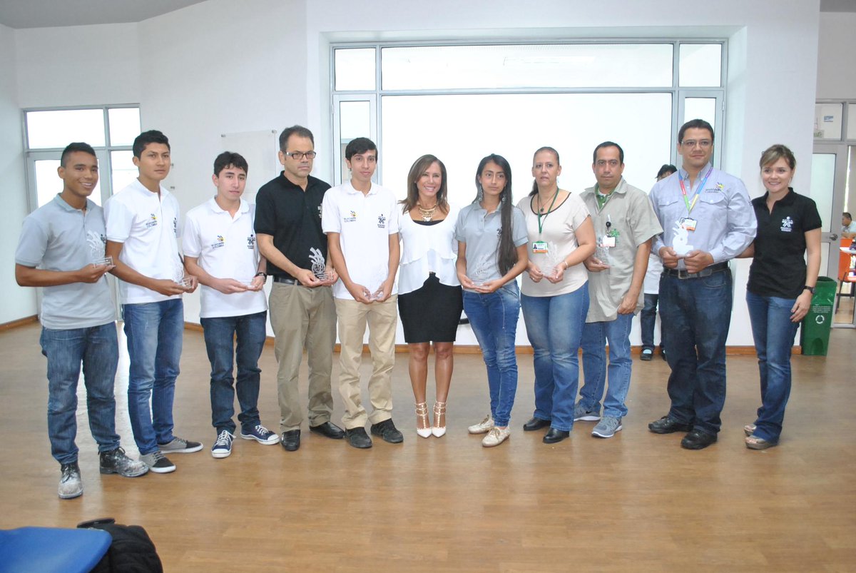 CDTCIQUINDIO's tweet photo. Exaltados los ganadores de las competencias @WorldSkills en el @cdtciquindio @Olquintero @paulapenuela @bienestarsena http://t.co/vbAybjuWwi
