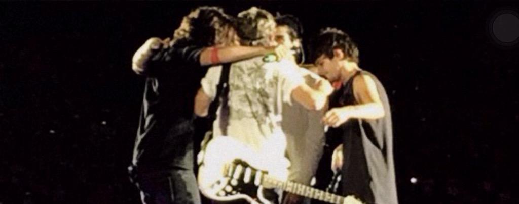 pIatinumalbums's tweet photo. "One Direction won after all the drama?"

"yes"

"how?"

"bc every directioners who sees this rted"

#KCAᅠ #Voke1DUK http://t.co/yShuZW2ZWK