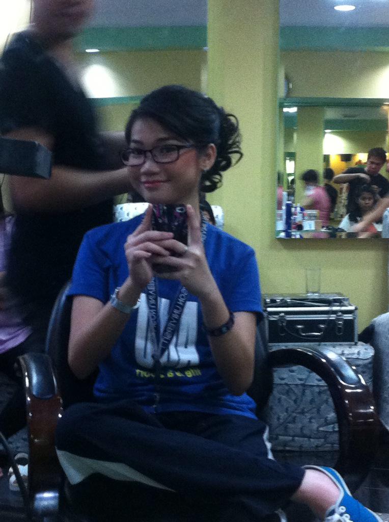 TablasonCarmela's tweet photo. Hair and make up 💕 #educnight http://t.co/d3S4dU4F2Y