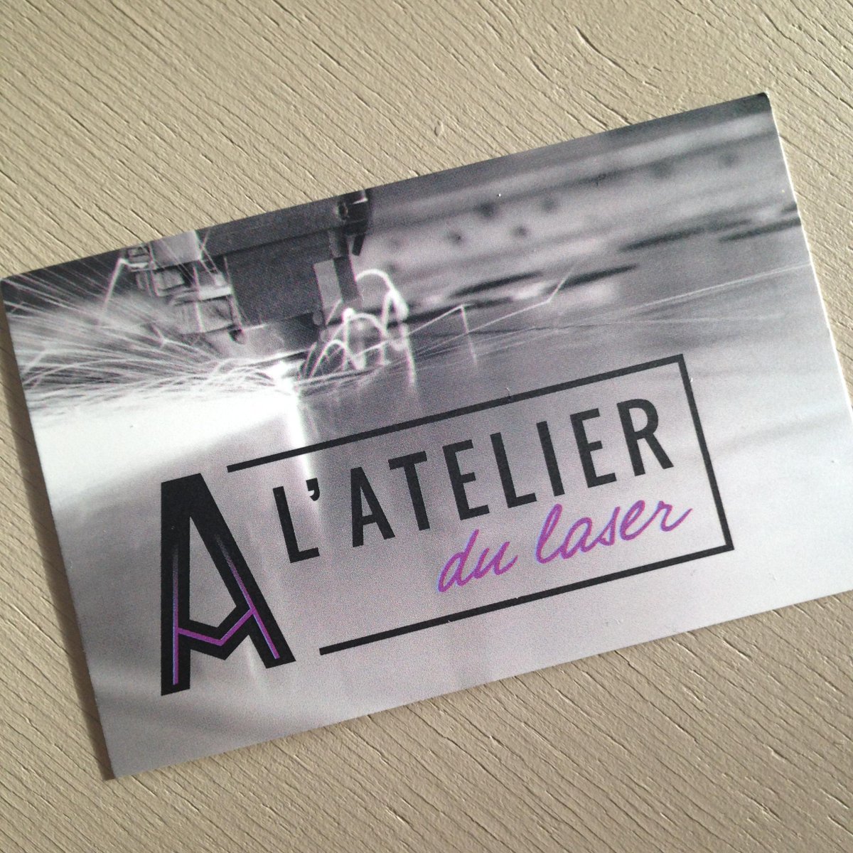 ThinkInnovWeb's tweet image. Reçu aujourd’hui, logo et carte de visite réalisés par @lizasouriant pour l’un de nos clients, imprimé par @exaprint