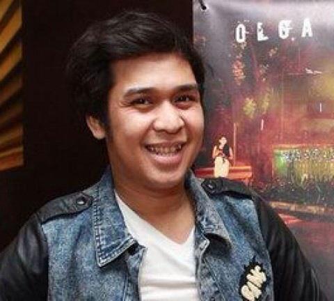 INNALILLAHI WAINNALILLAHI ROJIUN.
Semoga amal ibadahnya di trima sisi ALLAH dan keluarganya di berikan ketabahan.Amin