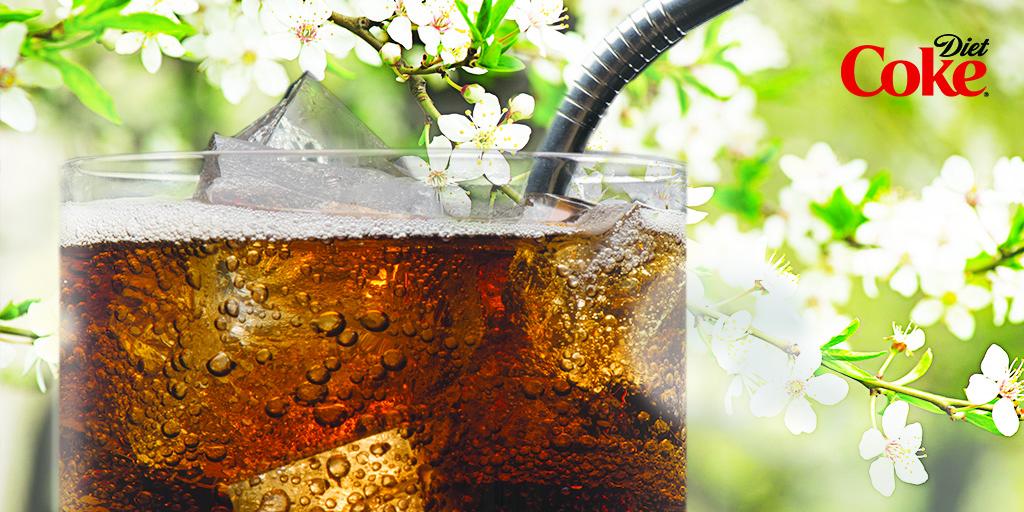 DietCoke's tweet image. Seasons change. Deliciousness doesn't. #GetATaste