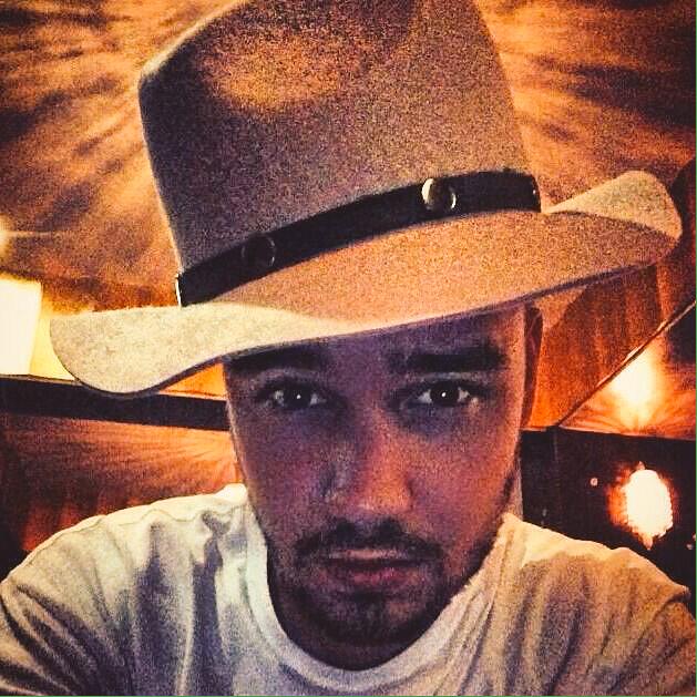 1Dupdategirls's tweet image. “@Real_Liam_Payne: When I grow up I wanna be a cowboy 🌵🐴🎩🔫💰” but I though you were one already!! 😕 #KCA #Vote1DUK