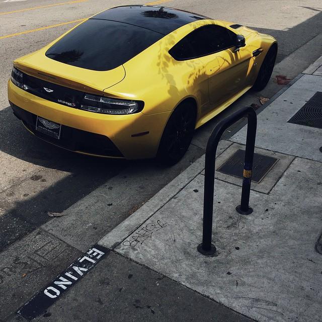 PostBadCars9's tweet photo. Aston Martin ππ°ππΌ #PostBadCars http://t.co/sC40oTFFAc