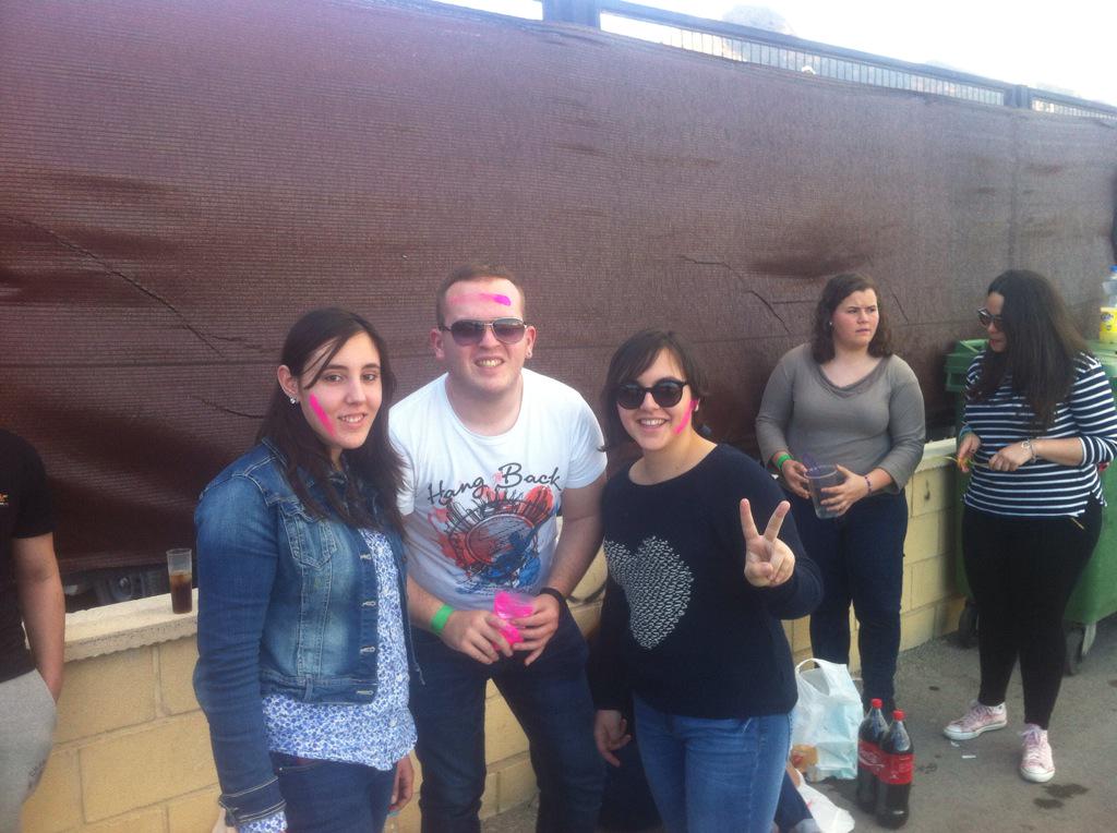 FlowUniFest's tweet photo. ¿Indios? Noooo #colorfest http://t.co/yrUFVrBmz7