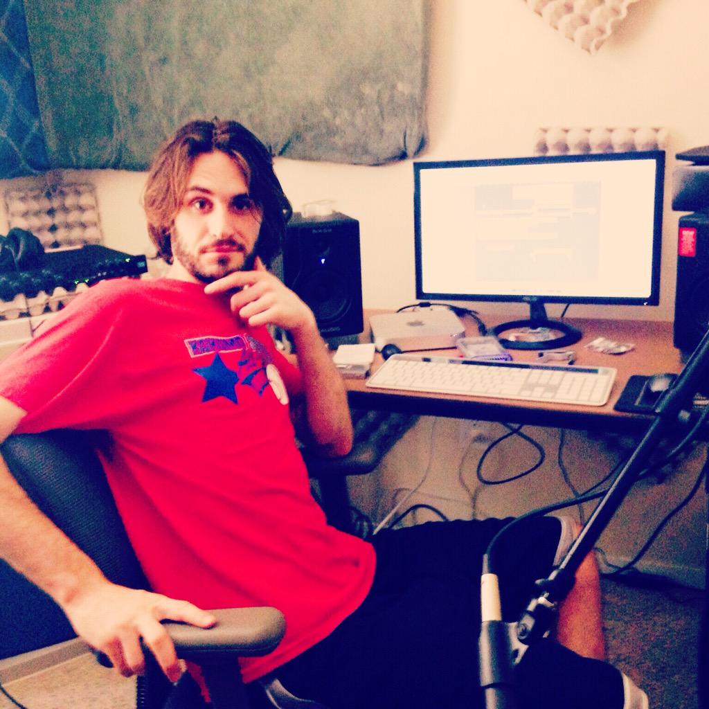 YourMamahawk's tweet image. James hardly working... Album drops April 4th. #mamahawk #MamahawkAlbum #MamahawkMusic