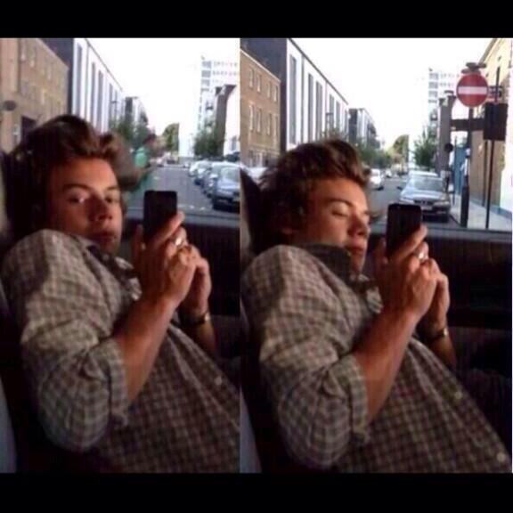 LipstickLust_'s tweet image. when you're on your anon in public #AnonProbs