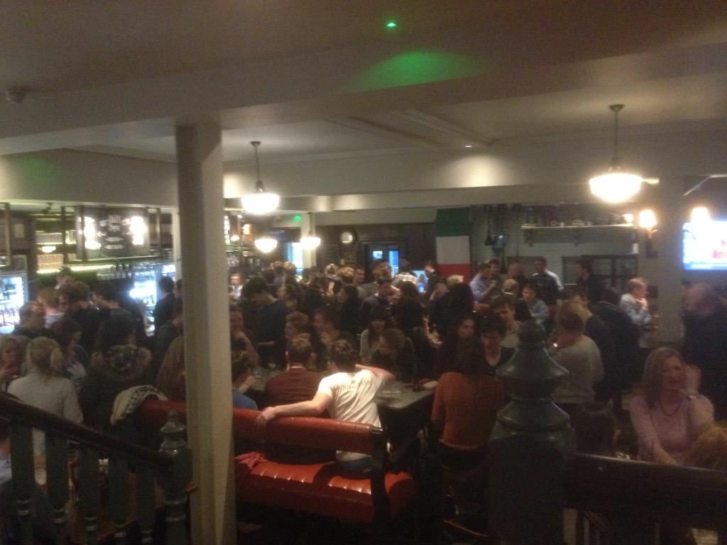 ThreeTunTavern's tweet photo. It's officially the weekend! Come join us #wetherspoonrevolution #Blackrock #FridayFeeling http://t.co/F48Ea6UmS9