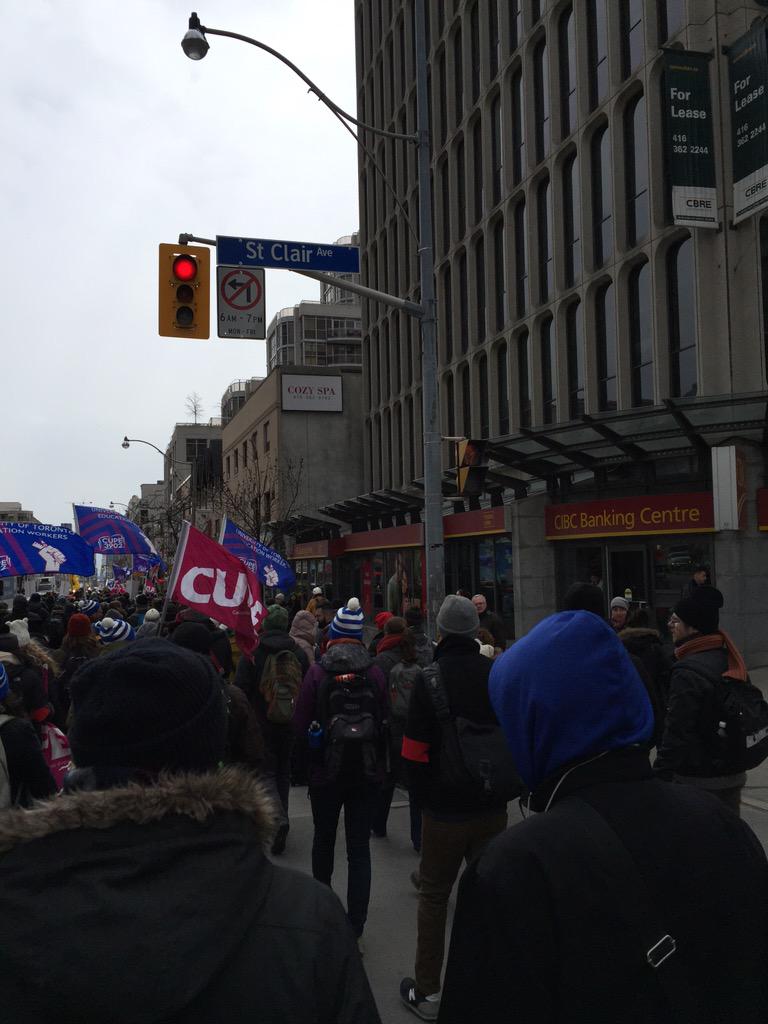 JugosaMora's tweet photo. And we passed St Clair and Yonge &amp; taking a break at Rosedale reservoir #UniteTheFight #printemps2015 #CUPE3903 http://t.co/QrHMzp6iqU