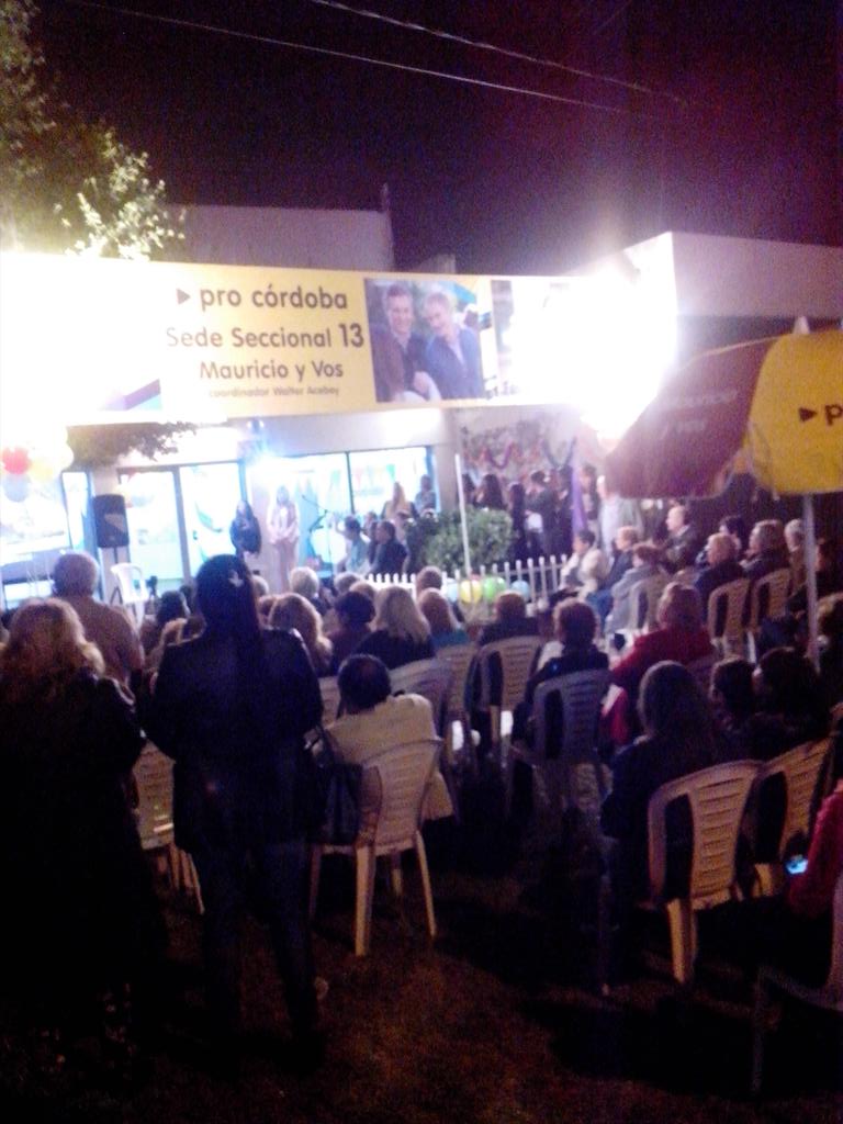 felolabaque's tweet photo. Lo que crece es la #IdeaDeCambio Anoche abrimos local @PROSECC13 http://t.co/qrs60VHXFk
