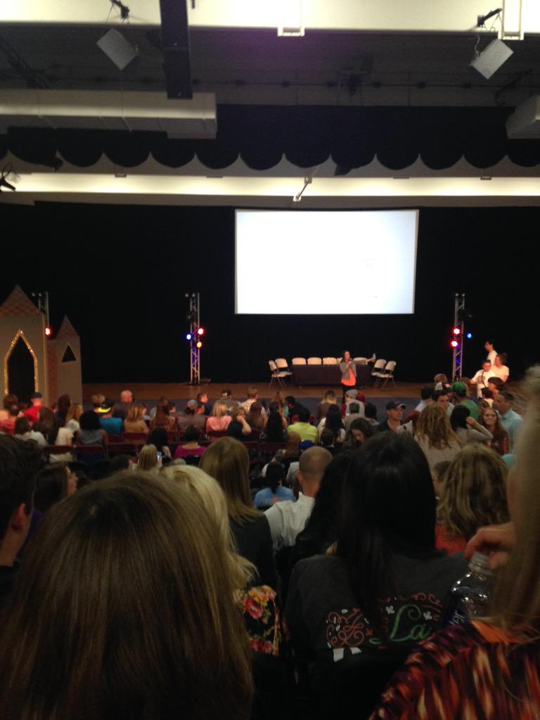 Colin_Roe's tweet image. I'll sell my seat for a medium Papa Johns pepperoni #springsing2015