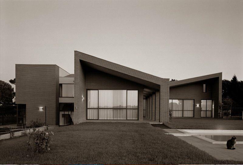 aREarchitecture's tweet photo. #FogHouse #architecturePlus #generalcontractor #design #art #materials #light #minimal #luxury #villa #olgiata http://t.co/QWtpOoz5i1