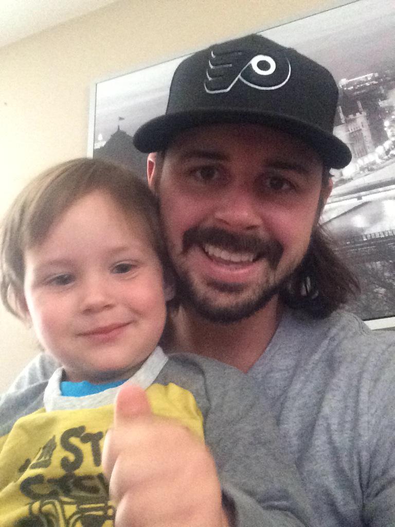 orfinater10's tweet photo. Epsen is wearing yellow for Seth! #wearyellowforseth #prayingforseth http://t.co/qdMbJ8ZT49
