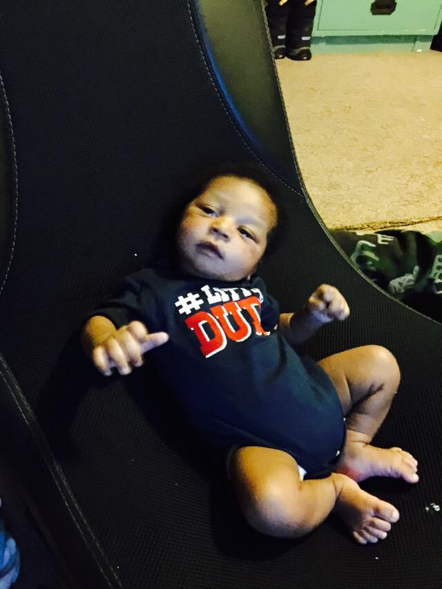 CoolAss_BayBay's tweet photo. “@_Cee1: 💯 yo twin RT @CoolAss_BayBay: #MarcusJr💯💪👶 http://t.co/0QEUuCAK9s” lol! I know man dis little nigga always making mad faces