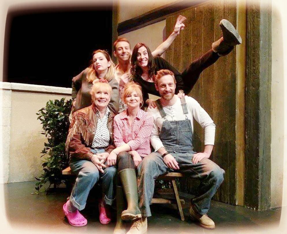 Melanie_Kah's tweet photo. Et ce soir la bande à #LeHen etait à Toulouse pour jouer La Famille est dans le pré au Printemps du Rire! #Lfedlp http://t.co/uYswokfjmB