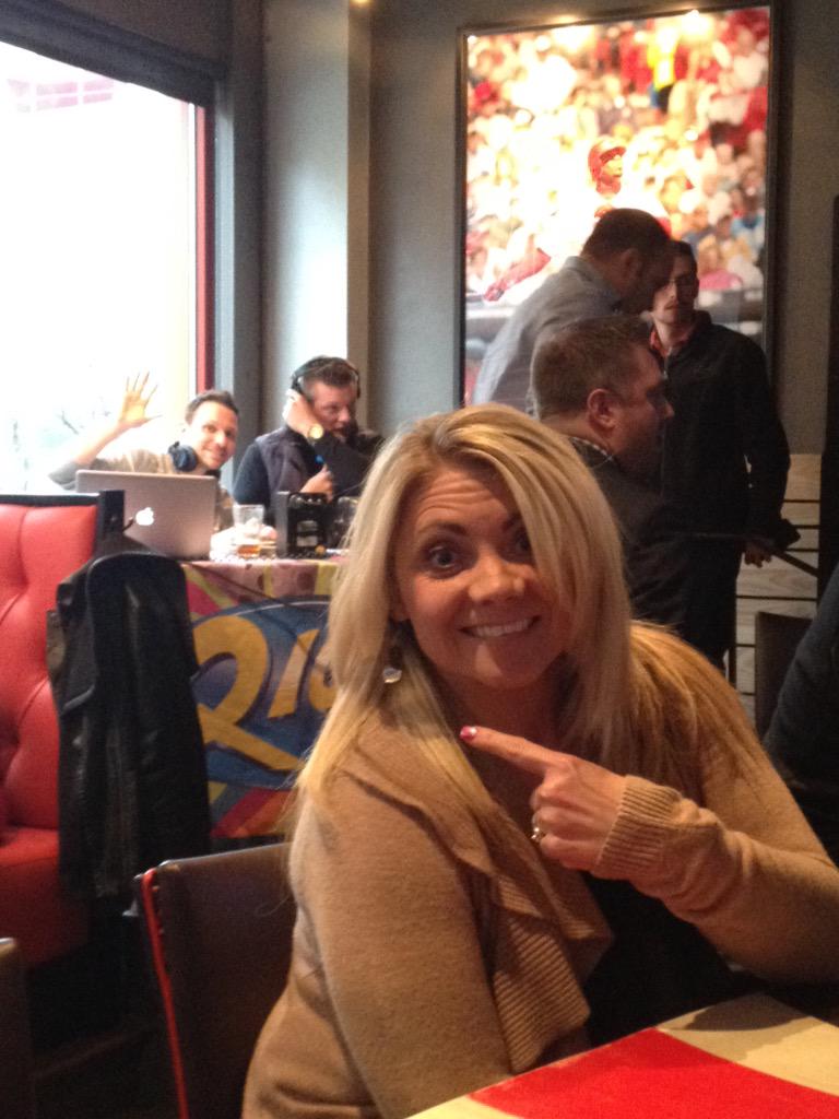 AngelClemons's tweet photo. @jen_lynnrobbins getting photobombed by @DrewLachey @LacheysBar #thisplaceiscool http://t.co/PHclllqOHk