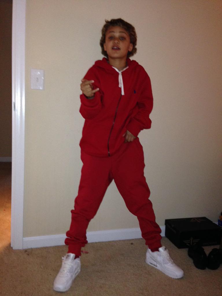 FAMOUSSJAY2's tweet image. Rockin all red