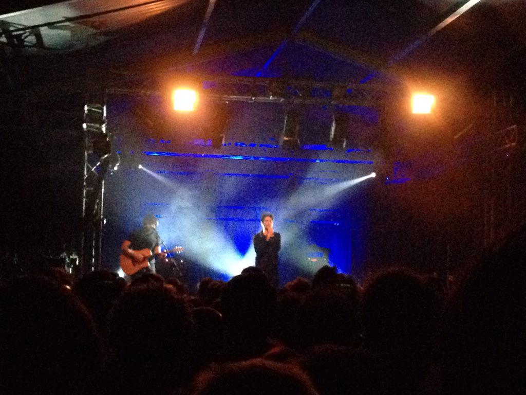 Barbari al concerto di @LeLuci_ "Le ragazze stanno bene", 10 minuti fa.