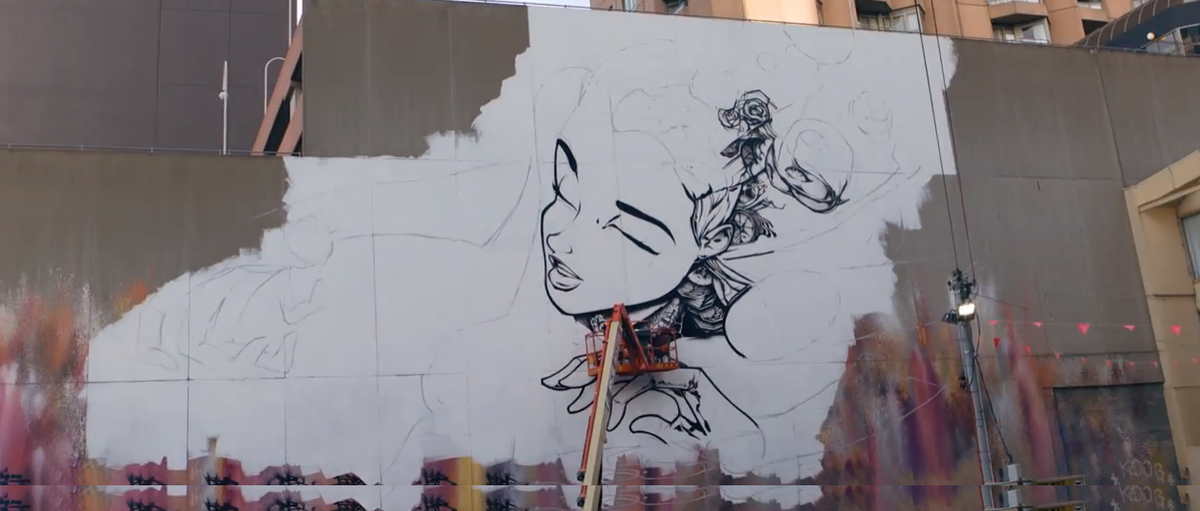 VIDEO: What starts as your average #StreetArt timelapse turns into something outstanding - ow.ly/KTCB5