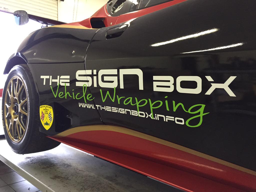 issyracing's tweet photo. Big thanks to @cbgraphix (The Sign Box) for the Livery, making us stand out this year. Amazing colours !! http://t.co/N0Uro0dcnq