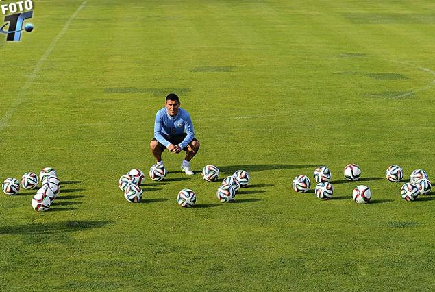 tenfieldoficial's tweet photo. #Uruguayos: Maxi Pereira camino al club de los 100
La nota ►http://t.co/oVtIsBn9Bw
#TenfieldHD http://t.co/yPxZVsunLC