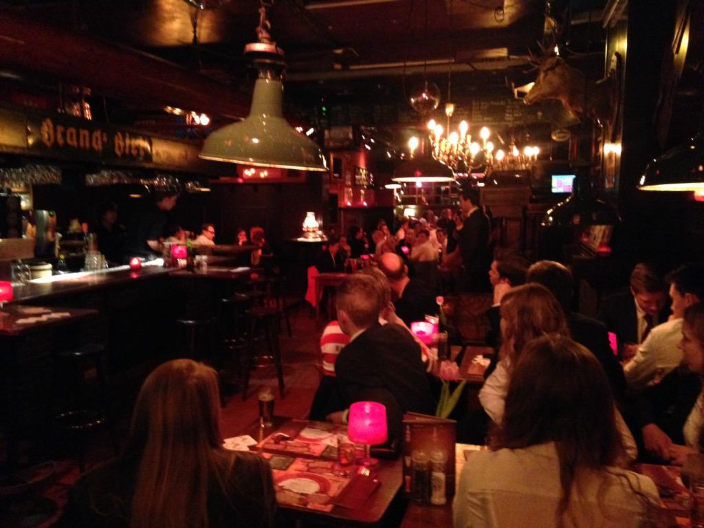 60 competitieroeiers samen aan het eten voorafgaand aan de HNOT <a href="/CafeBrandpunt/">Cafe Brandpunt</a> #OOCUZ2015