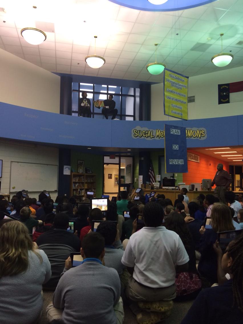 Principal and AP read on the "roof" of the PSMC <a href="/_EDKES/">EDKES</a> #MarchReadingMadness