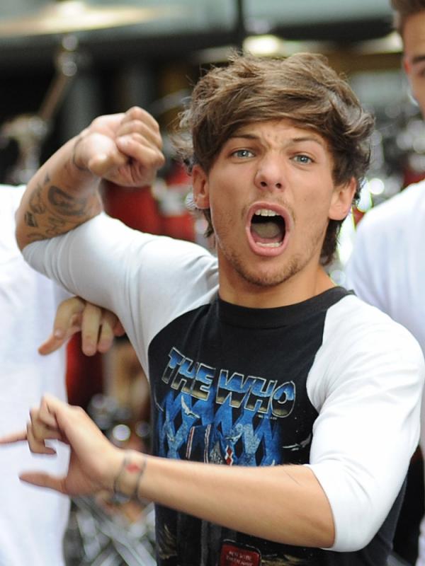 claudiackins's tweet image. I&apos;m going to post 200 pictures of Louis.

If it gets at least 10 rts we&apos;ll get 2k votes

#KCA #Vote1DUK
