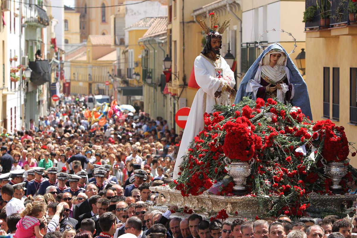 DiarioSUR's tweet photo. #CofradiasMLG | #enDirecto, en media hora: traslado de @cautivotrinidad con @OndaAzulmalaga http://t.co/zaOfPqnk6e http://t.co/cMCWs9avN5
