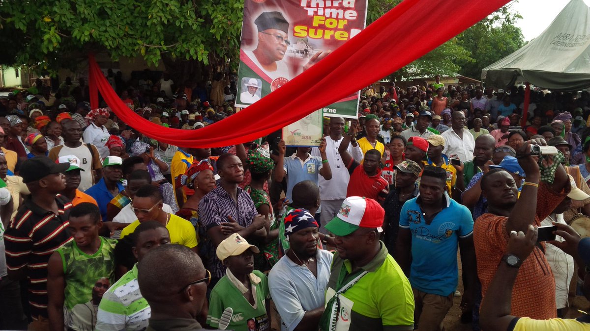 Ayourphem's tweet photo. Massive turn out in Odo-Ere, Yagba West LGA Headquarters as @SenSmartAdeyemi visits Yagba Fed. Constituency #SSA2015 http://t.co/G4cmR2j6Pp