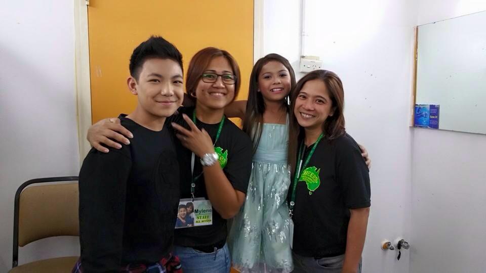 darren_espantos's tweet photo. Kulitan backstage with the cheers group ♥ http://t.co/ibuz5zIgti