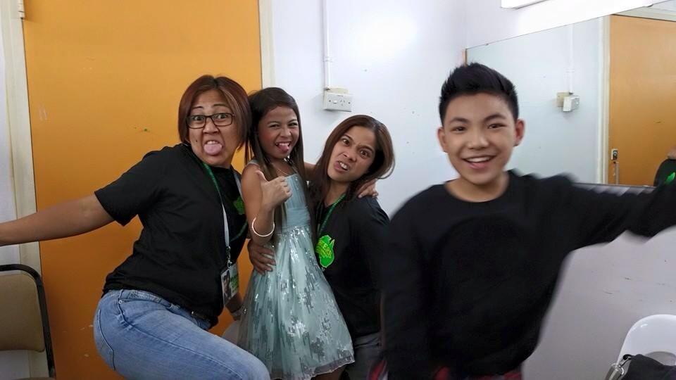 darren_espantos's tweet photo. Kulitan backstage with the cheers group ♥ http://t.co/cPOk75ub2g